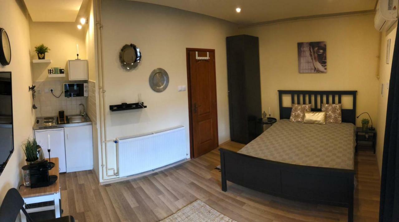 Black & White Apartments • Black Eger Esterno foto